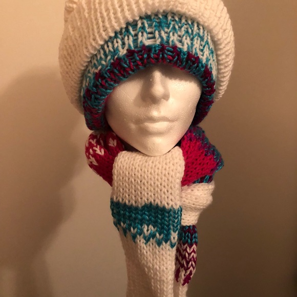 Winter very thick Hat , glove, & Scarf. - Picture 8 of 8